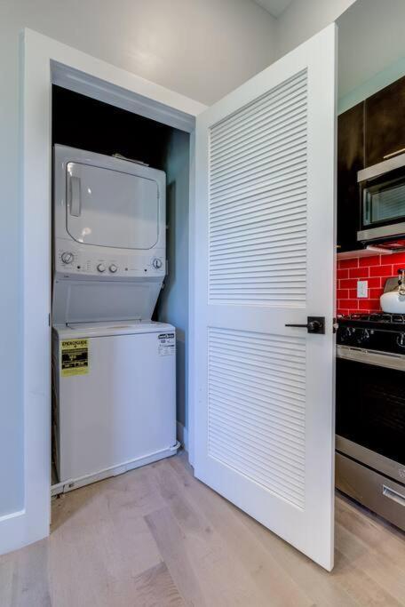 Luxury Designer Theme 2Br Apt Near Nyc / Thepath Leilighet Newark Eksteriør bilde
