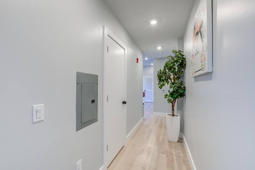 Luxury Designer Theme 2Br Apt Near Nyc / Thepath Leilighet Newark Eksteriør bilde