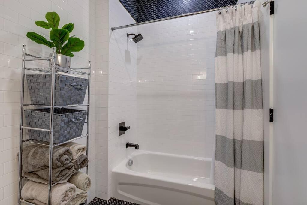 Luxury Designer Theme 2Br Apt Near Nyc / Thepath Leilighet Newark Eksteriør bilde